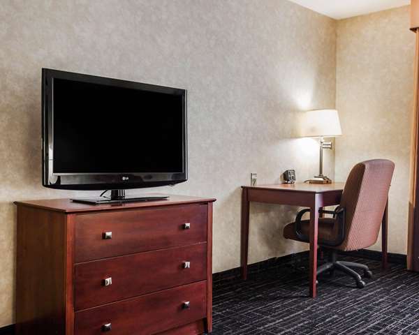 Suite - Comfort Suites Independence - I-70, Exit 17
