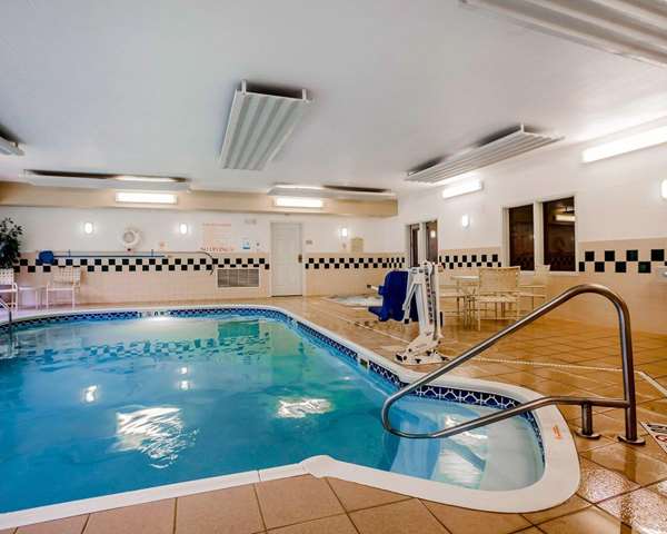 Pool - Comfort Suites Independence - I-70, Exit 17