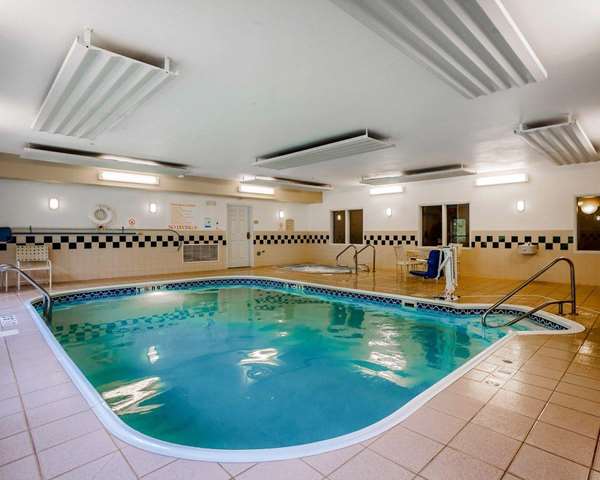 Pool - Comfort Suites Independence - I-70, Exit 17