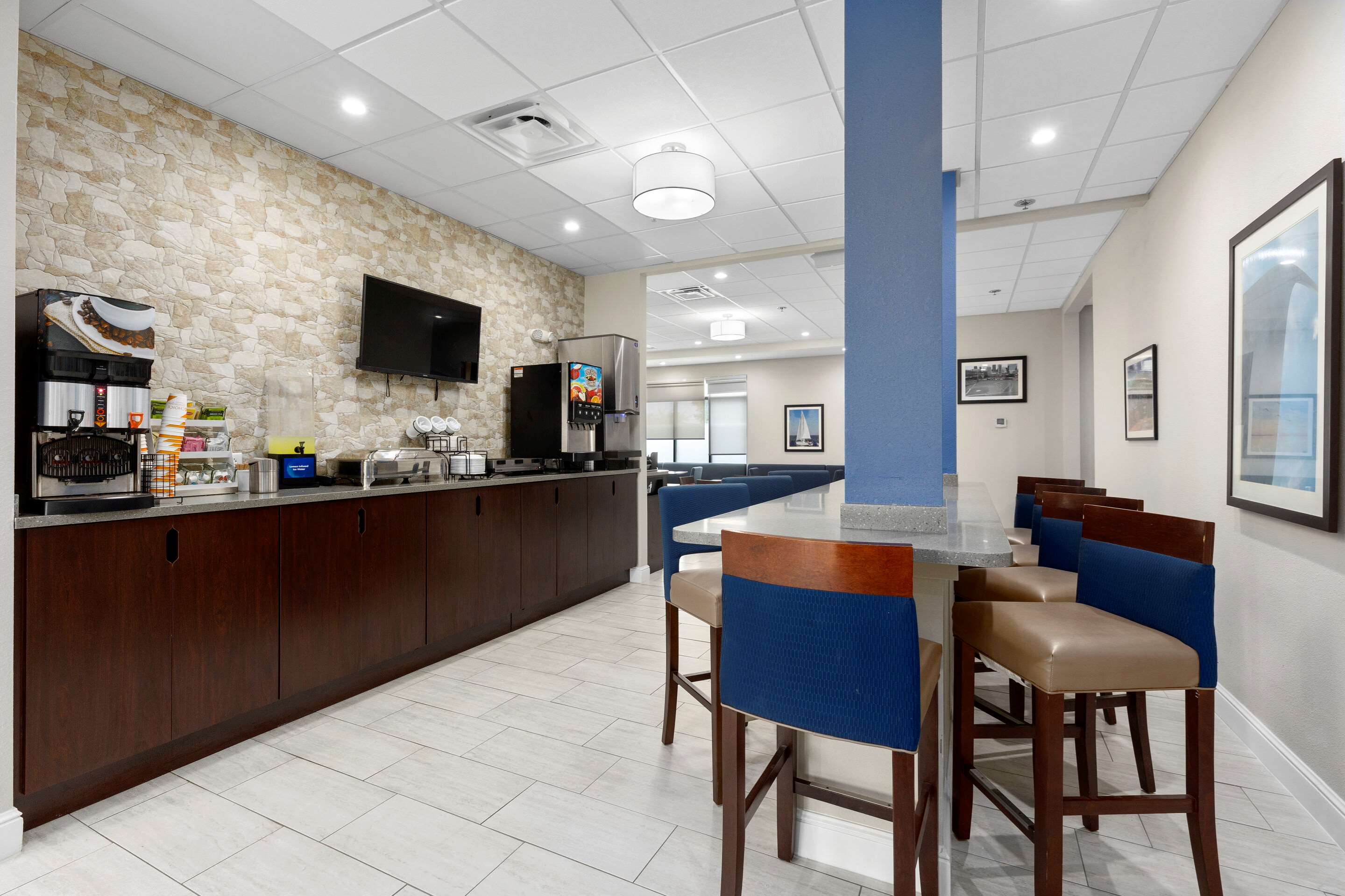 Breakfast area