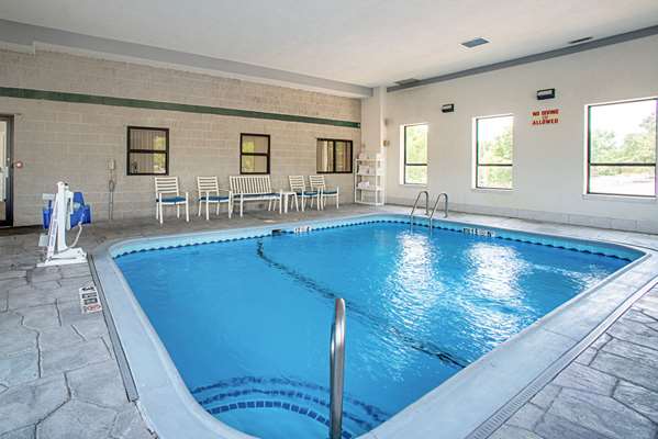 Pool - Quality Inn near Six Flags Pacific - I-44, Exit 257