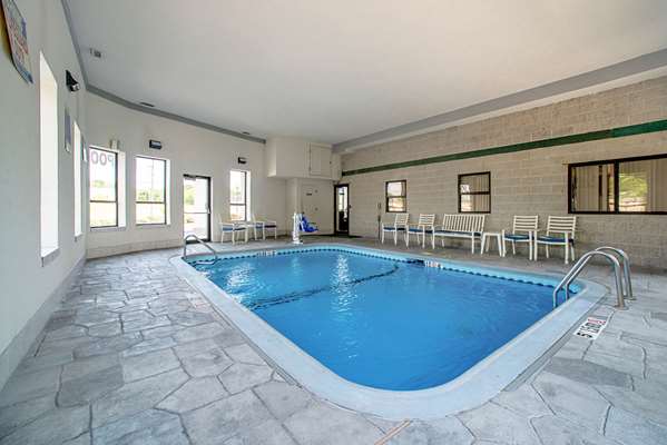 Pool - Quality Inn near Six Flags Pacific - I-44, Exit 257