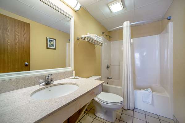  - Quality Inn near Six Flags Pacific - I-44, Exit 257