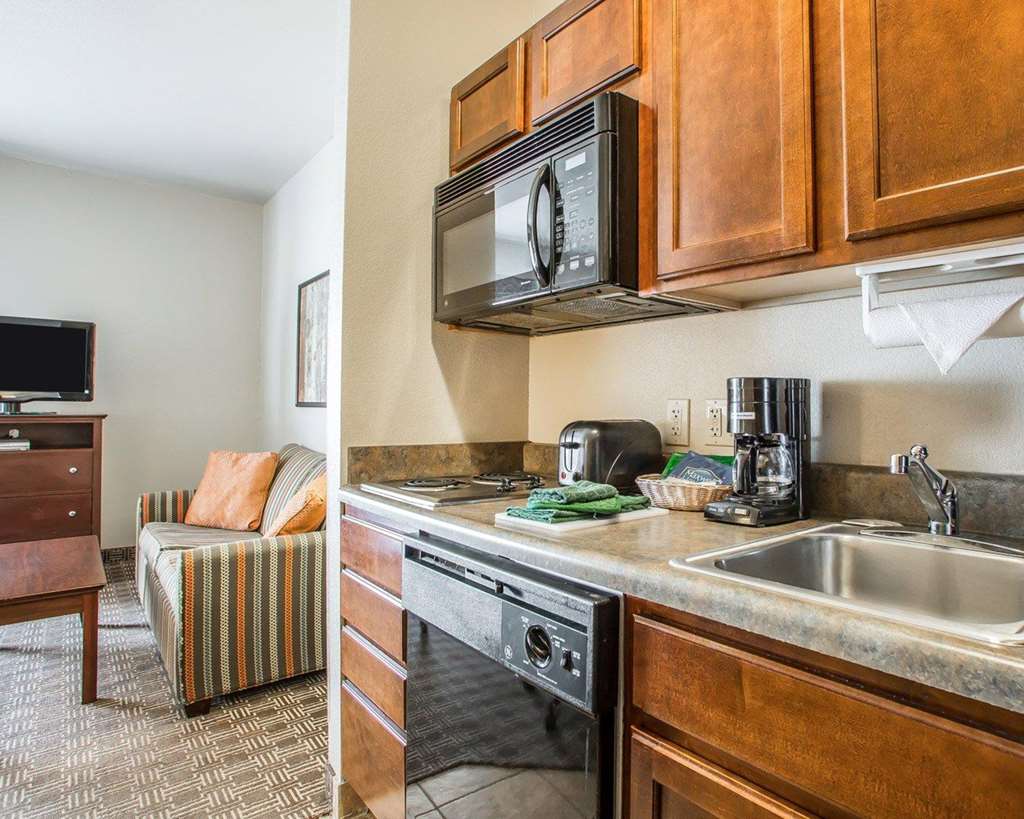 MAINSTAY SUITES ST. ROBERT - FORT L-guestroom-Guest Room,Suite,On-Site.jpg
