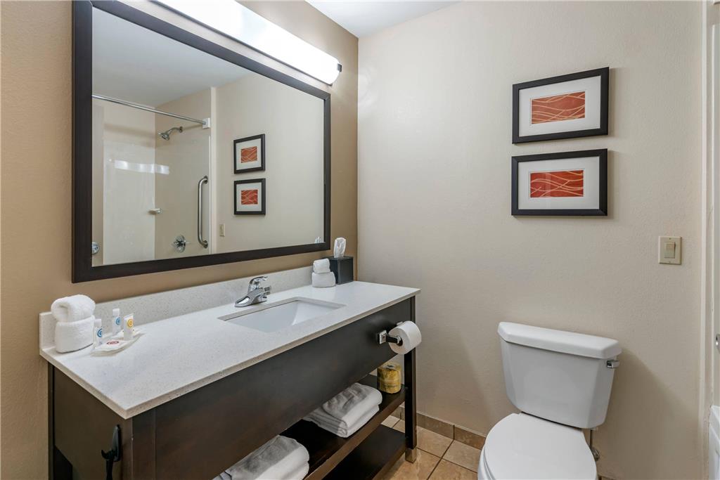 COMFORT INN SULLIVAN-guestroom-Guest Room,Bathroom,On-Site.jpg
