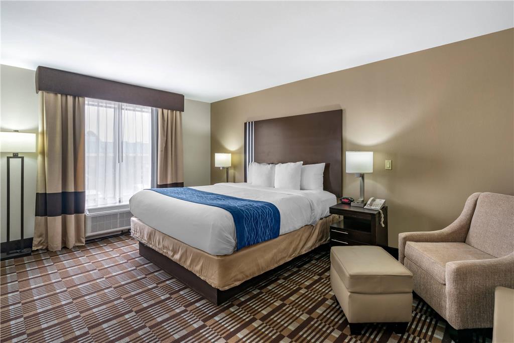 COMFORT INN SULLIVAN-guestroom-Guest Room,Suite,On-Site.jpg