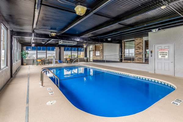 Pool - Quality Inn Rolla