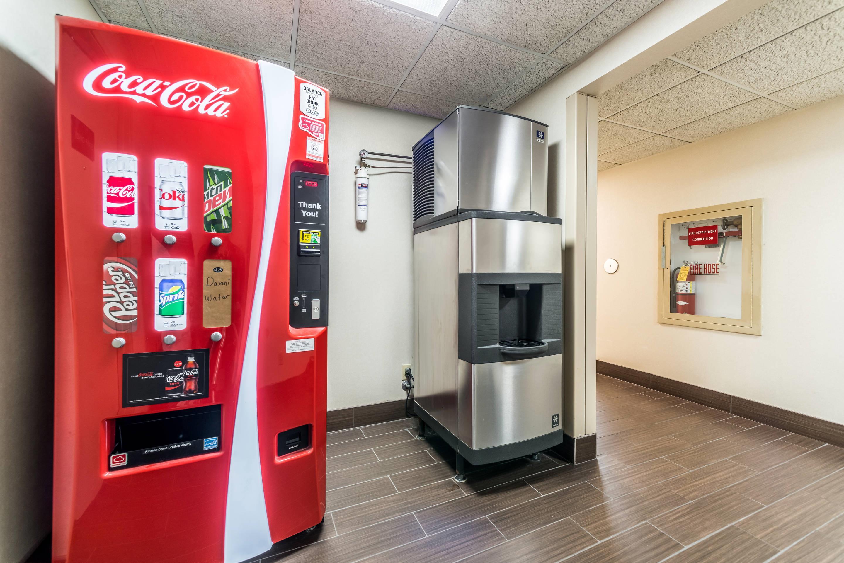 Hotel vending area | Comfort Inn Festus-St Louis South
