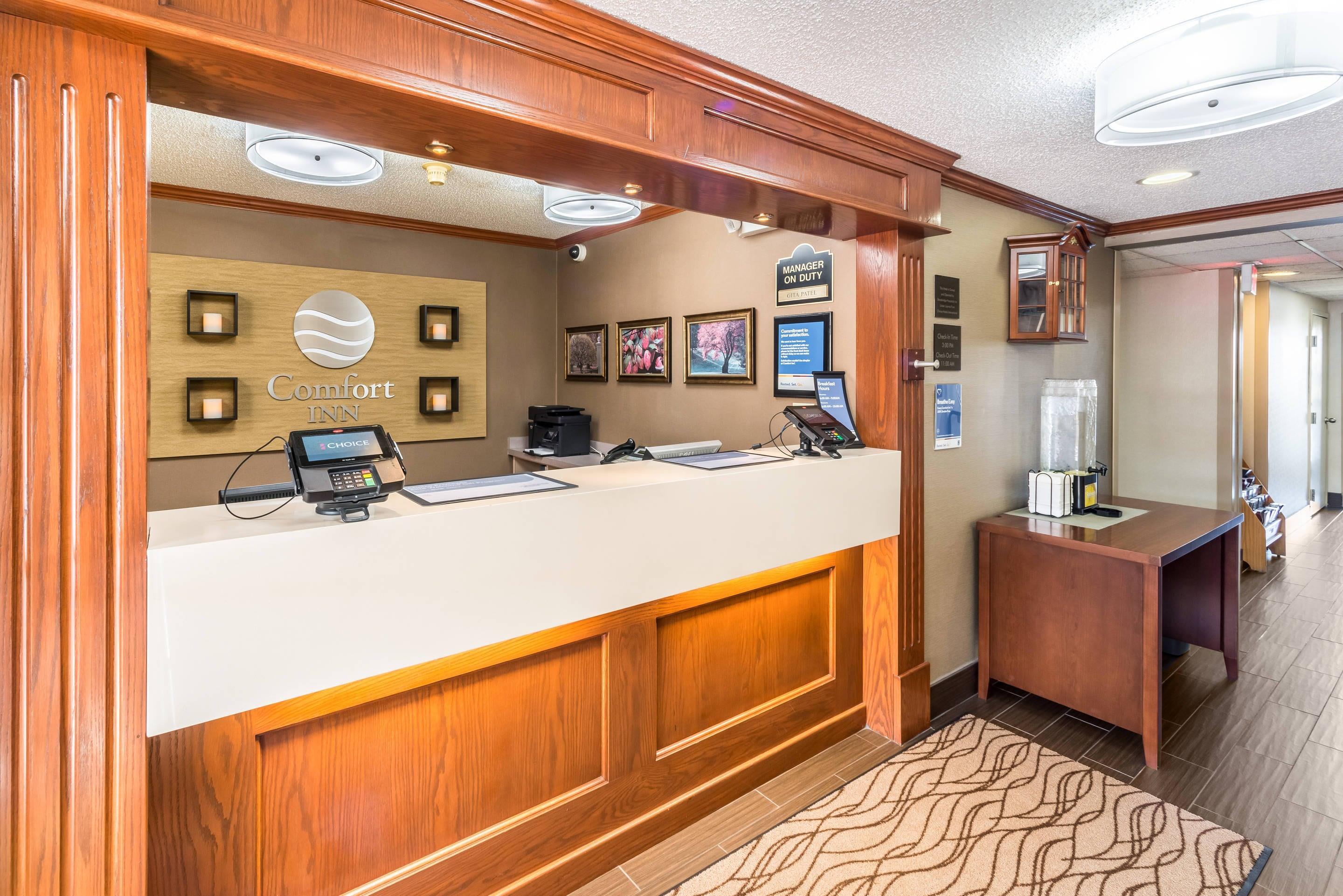 Front desk with friendly staff | Comfort Inn Festus-St Louis South