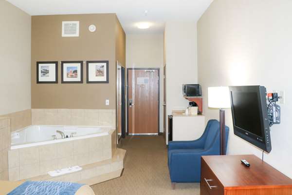 Suite - Comfort Inn & Suites Sikeston - I-55, Exit 67