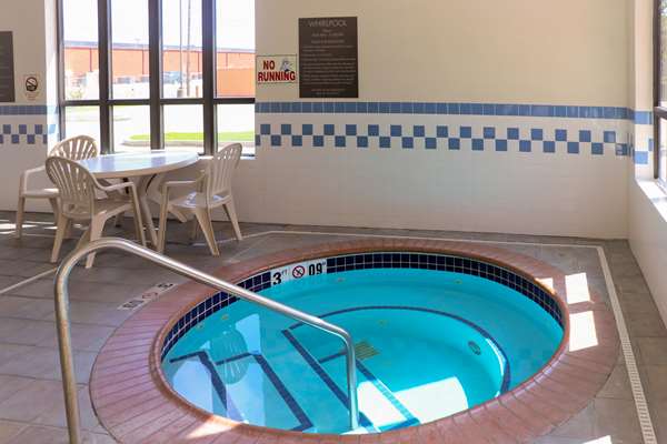 Pool - Comfort Inn & Suites Sikeston - I-55, Exit 67