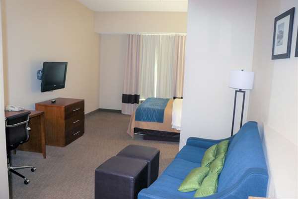  - Comfort Inn & Suites Sikeston - I-55, Exit 67