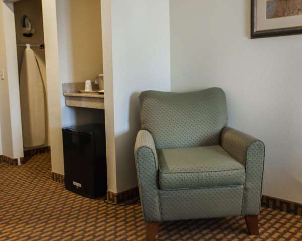  - Comfort Inn & Suites Harrisonville