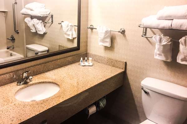  - Comfort Inn & Suites Harrisonville