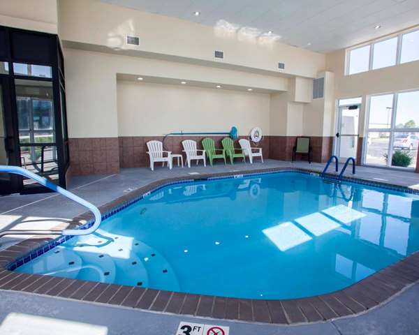 Pool - Comfort Inn & Suites Harrisonville