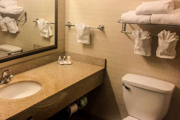  - Comfort Inn & Suites Harrisonville