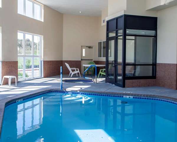 Pool - Comfort Inn & Suites Harrisonville