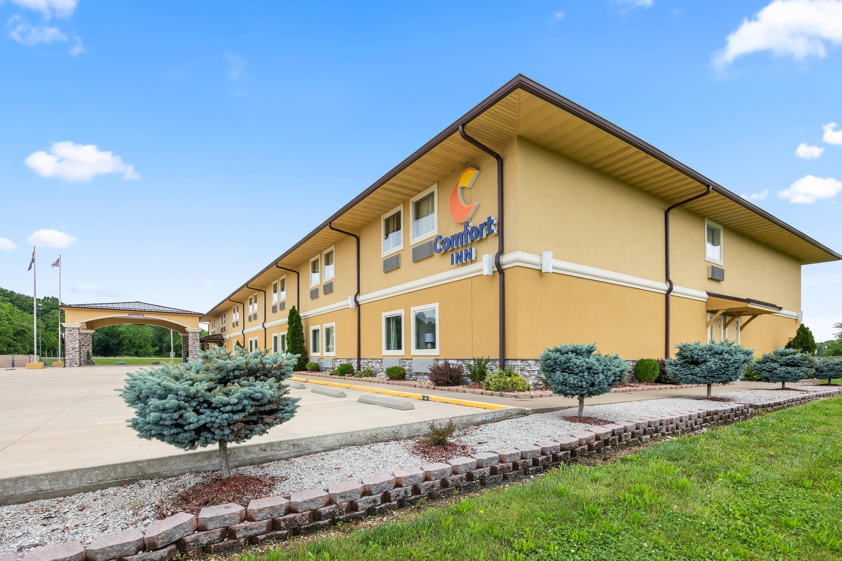 Hotel exterior | Comfort Inn US 60/63