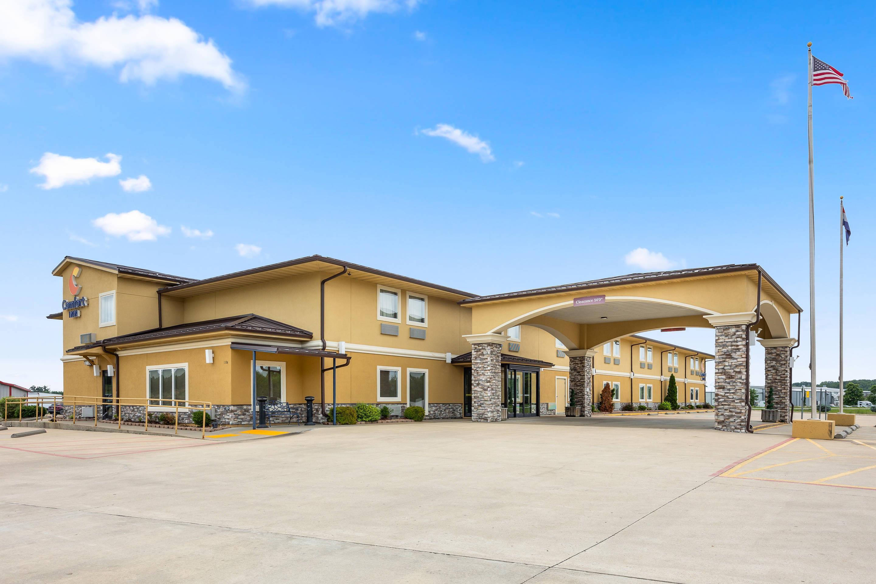 Hotel exterior | Comfort Inn US 60/63