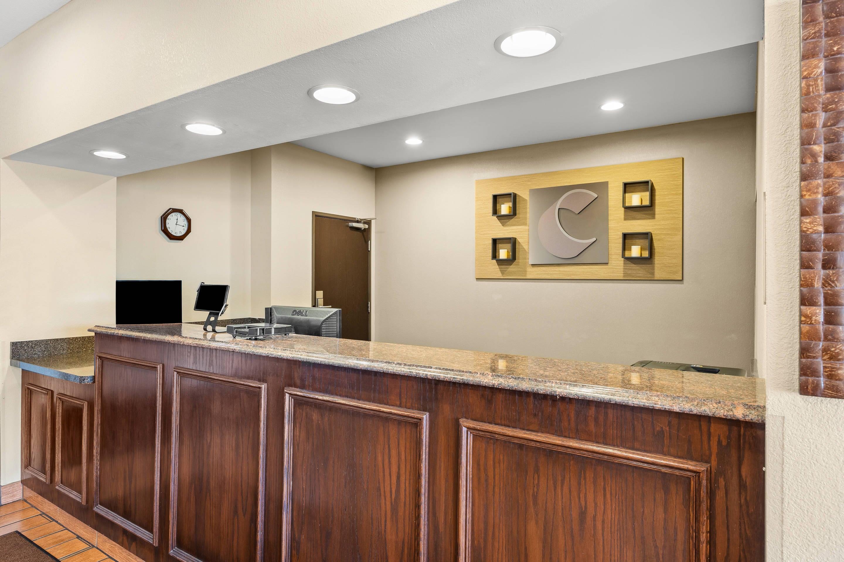 Front desk | Comfort Inn US 60/63