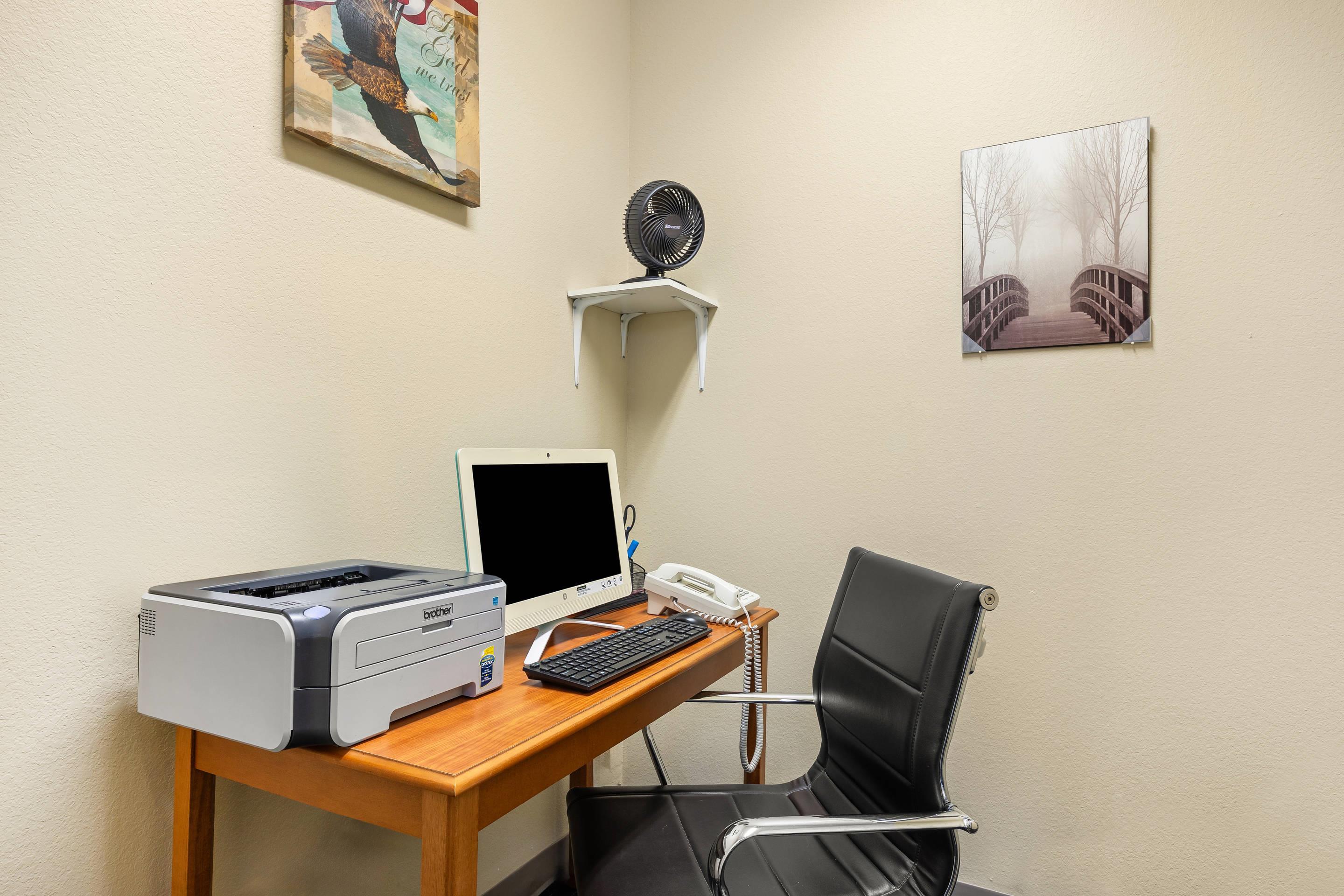 Business center | Comfort Inn US 60/63