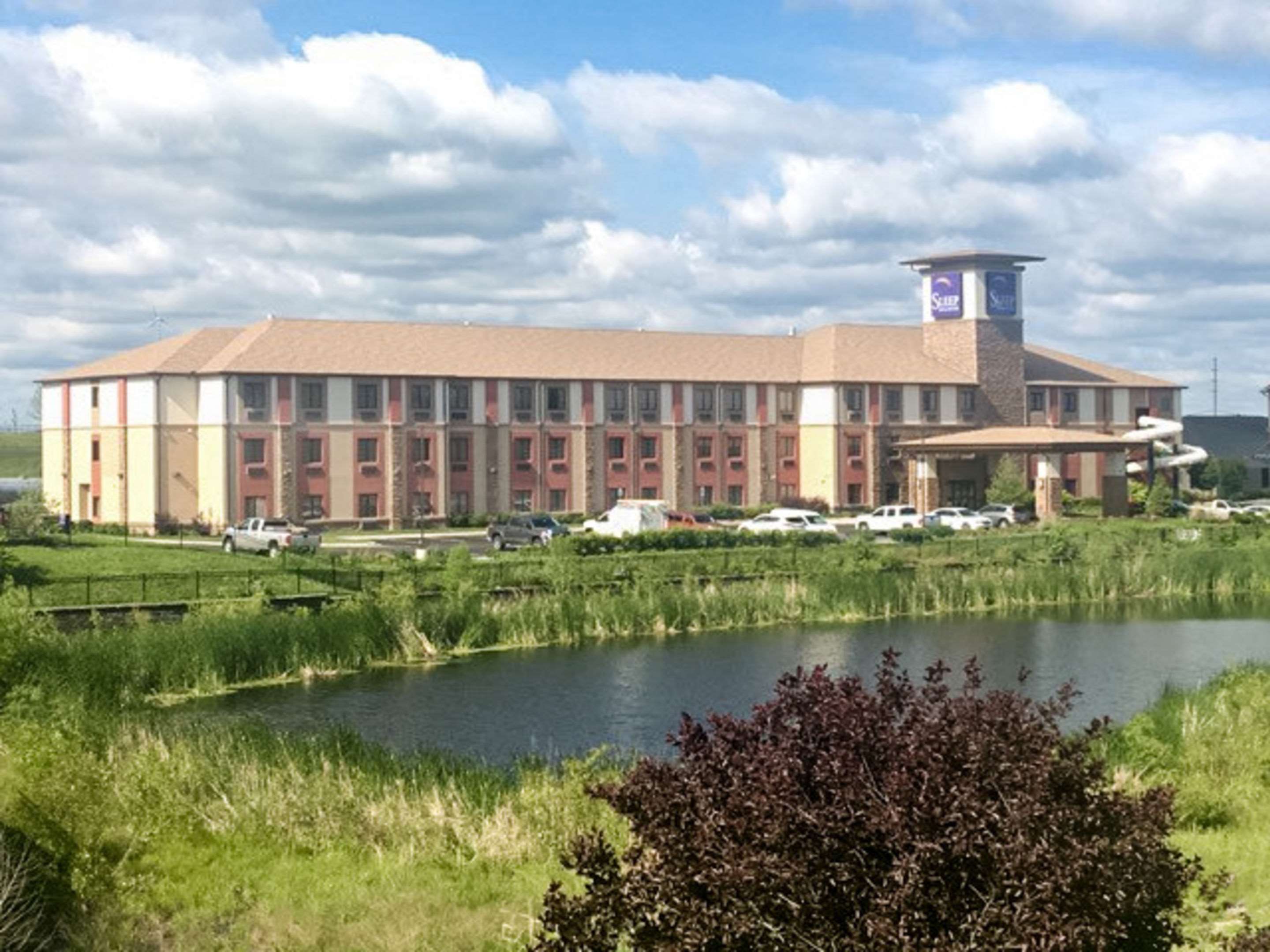 Hotel exterior | Sleep Inn & Suites Indoor Waterpark