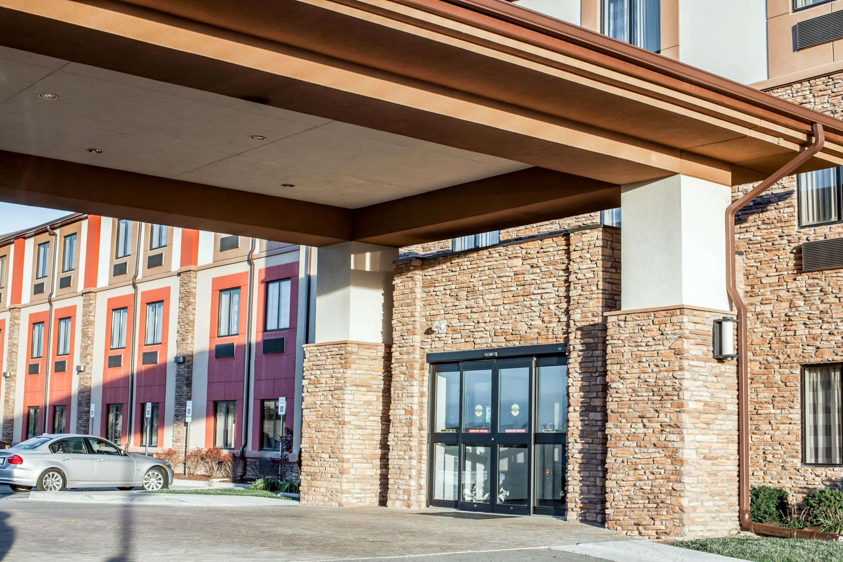 Hotel entrance | Sleep Inn & Suites Indoor Waterpark