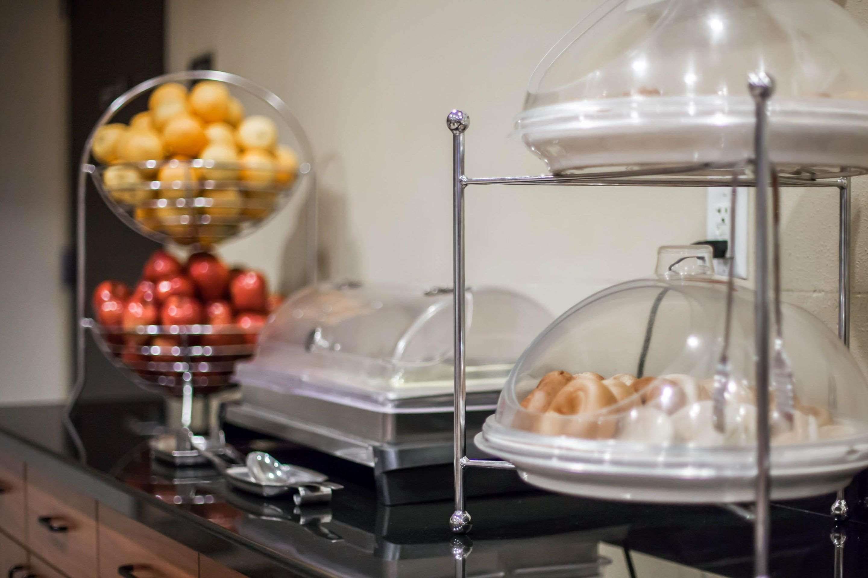 Breakfast counter | Sleep Inn & Suites Indoor Waterpark