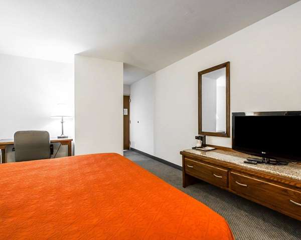  - Quality Inn & Suites North Glenstone Springfield - I-44, Exit 80