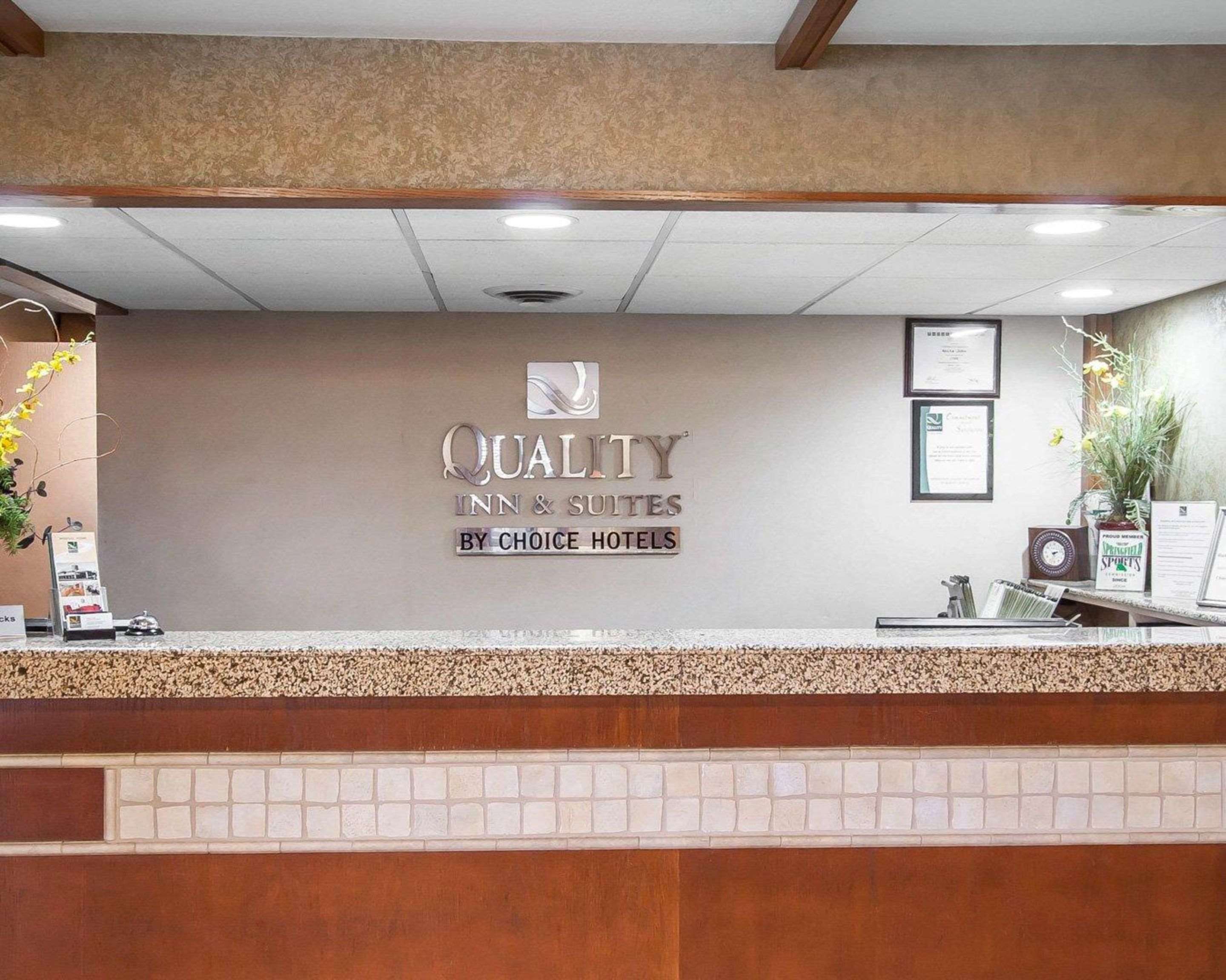 Front desk | Quality Inn & Suites North Springfield