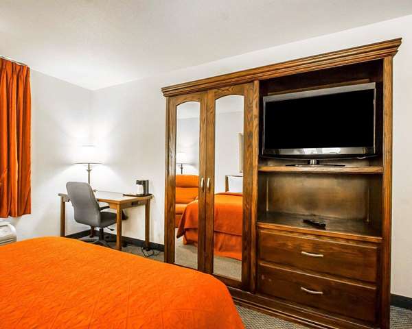  - Quality Inn & Suites North Glenstone Springfield - I-44, Exit 80