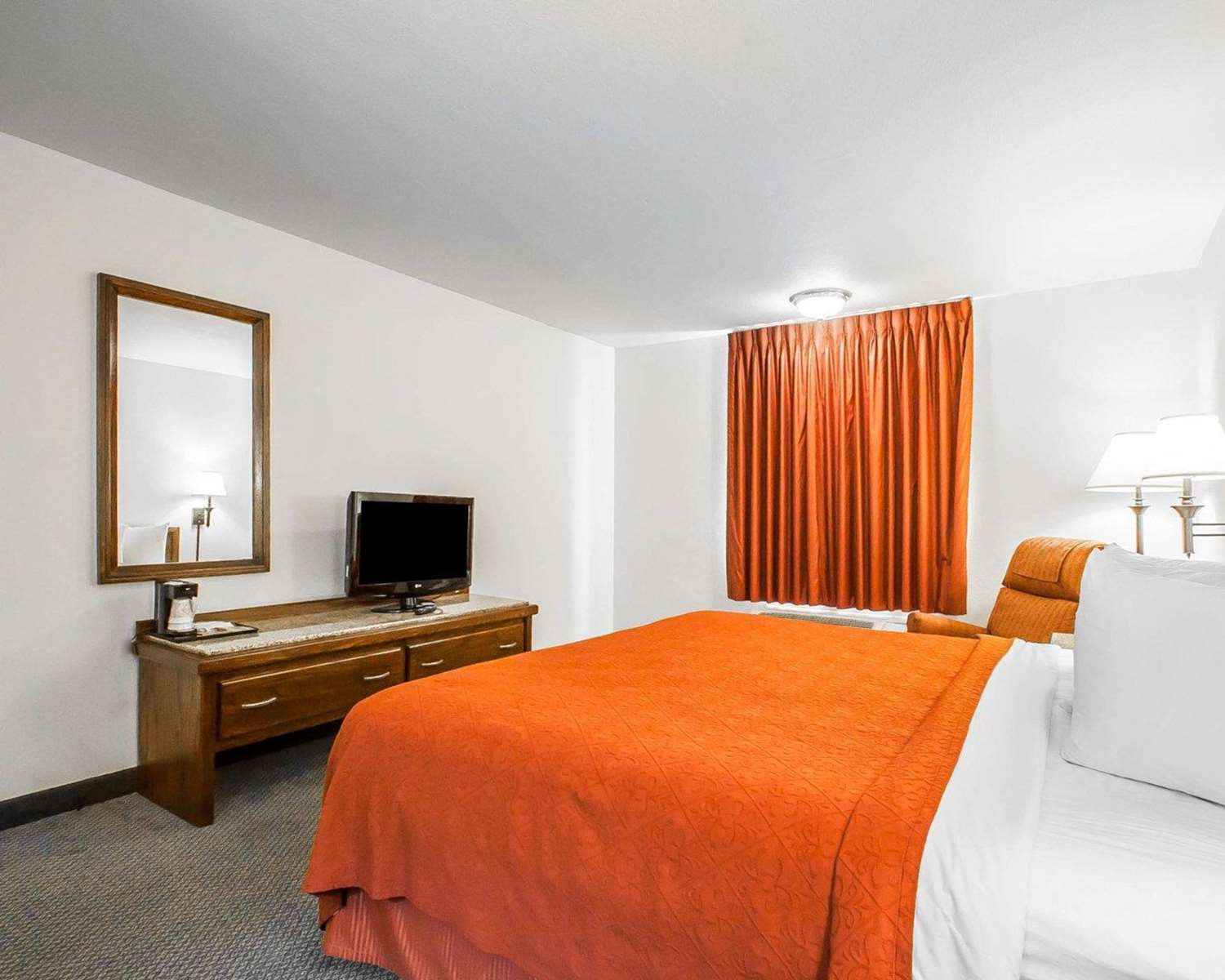 Quality Inn & Suites North Glenstone Springfield I44, Exit 80, MO