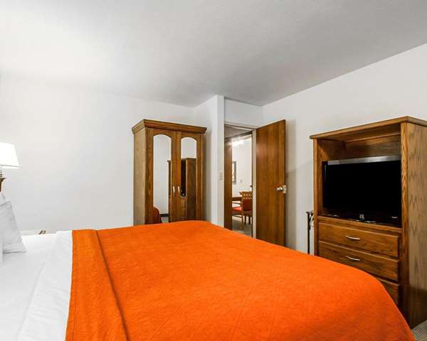 Suite - Quality Inn & Suites North Glenstone Springfield - I-44, Exit 80