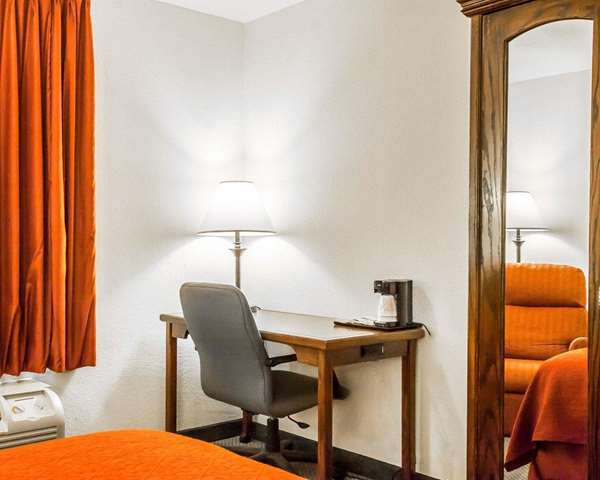  - Quality Inn & Suites North Glenstone Springfield - I-44, Exit 80