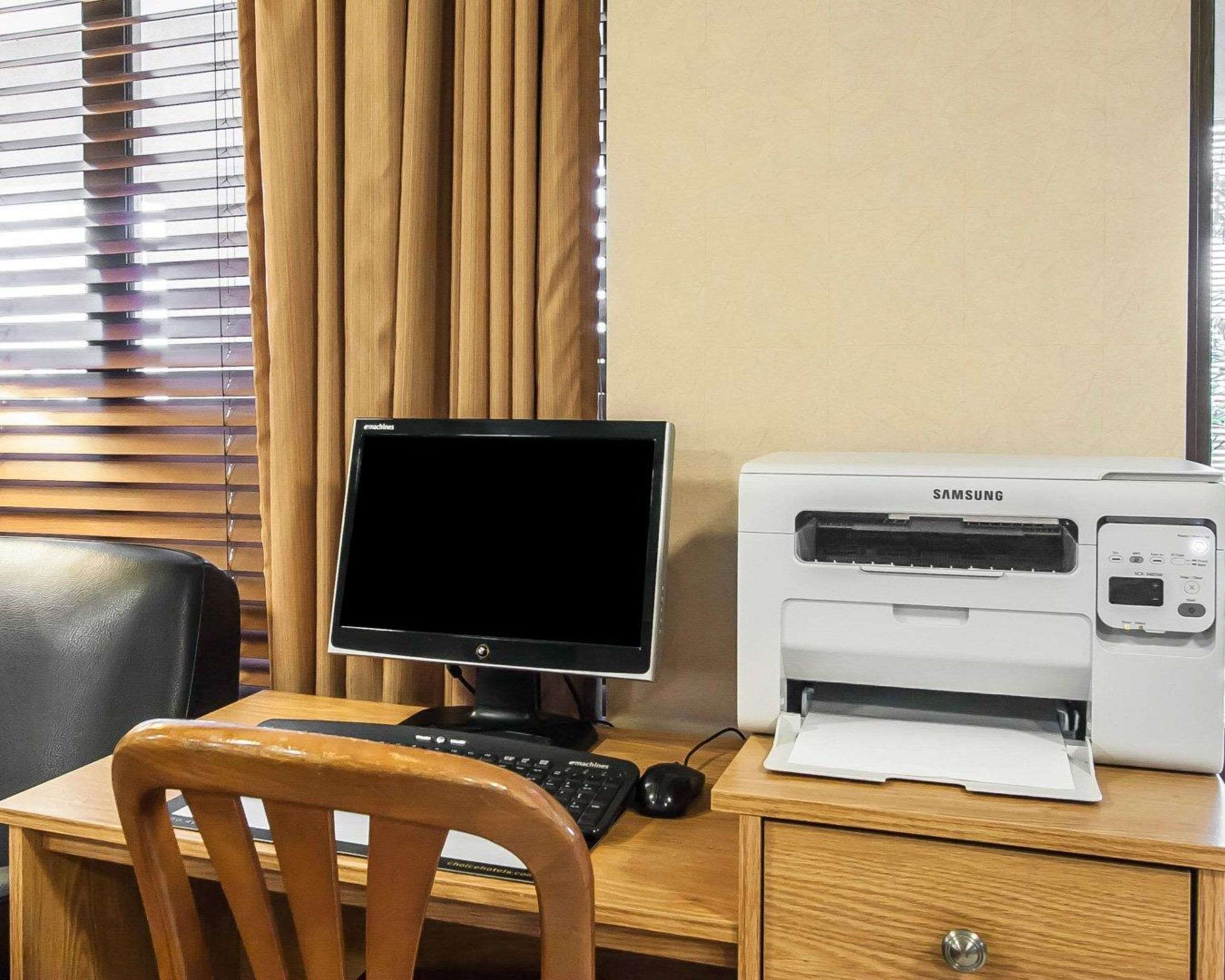 Business center | Quality Inn & Suites North Springfield