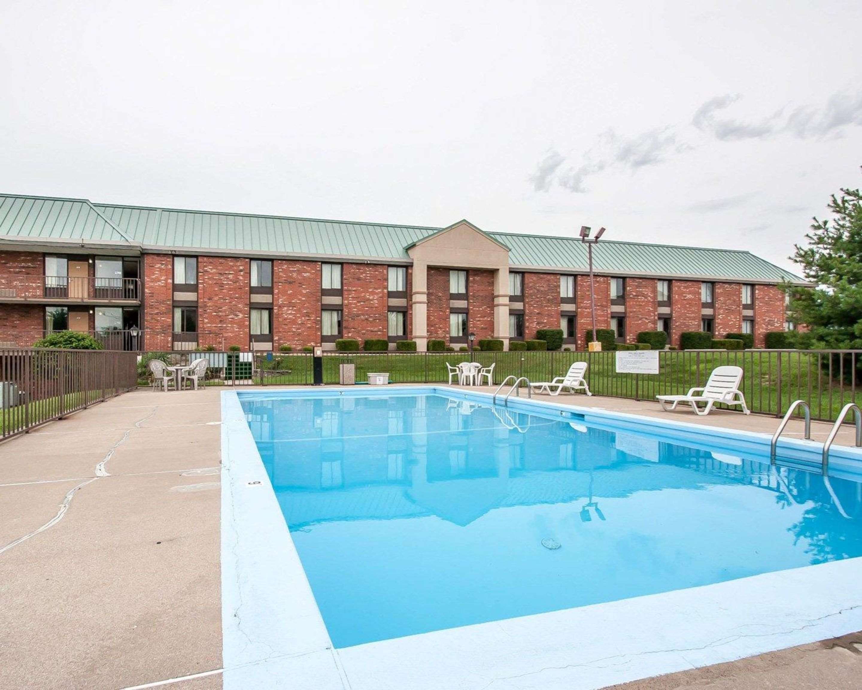 Outdoor pool | Quality Inn & Suites North Springfield