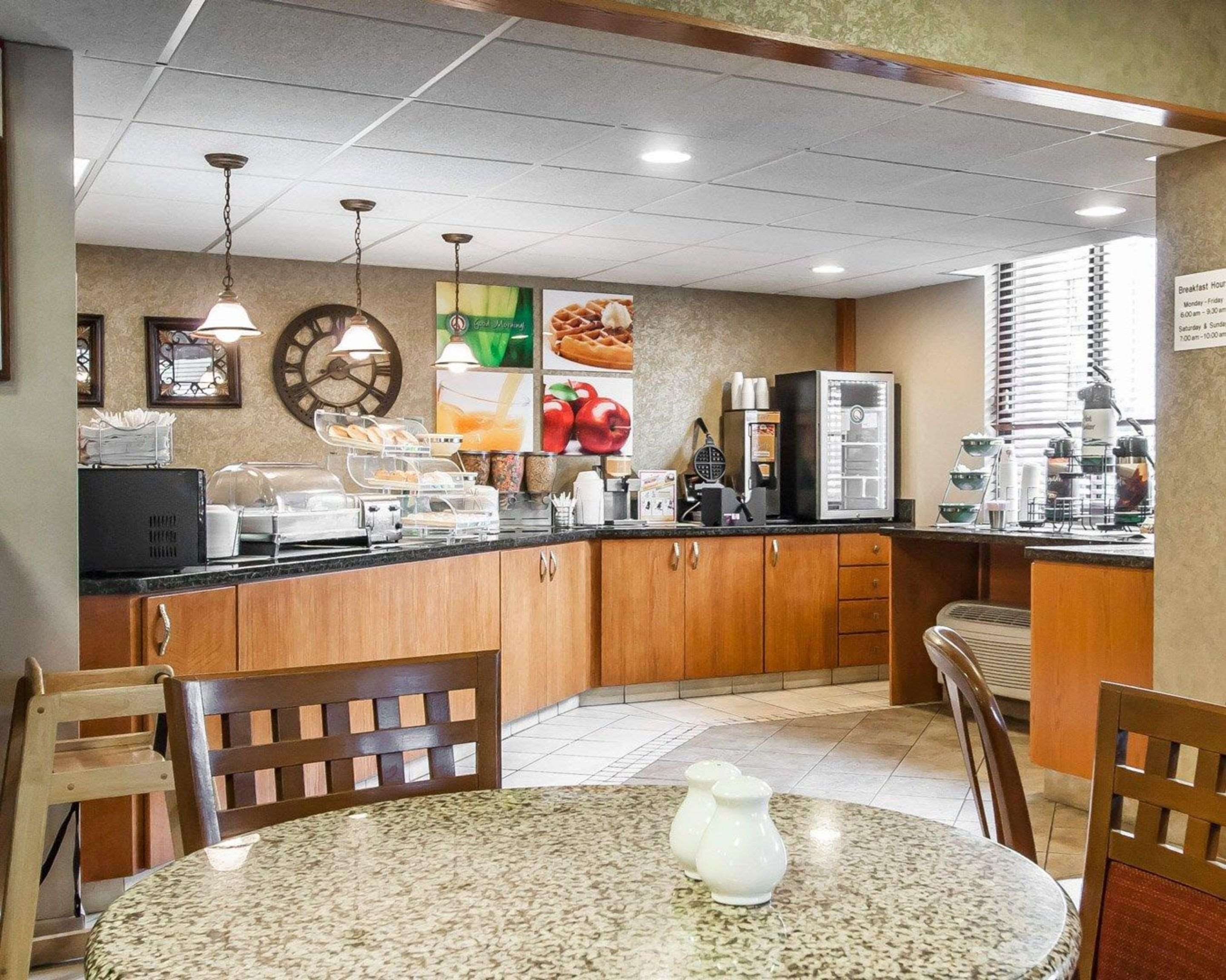Spacious breakfast area | Quality Inn & Suites North Springfield