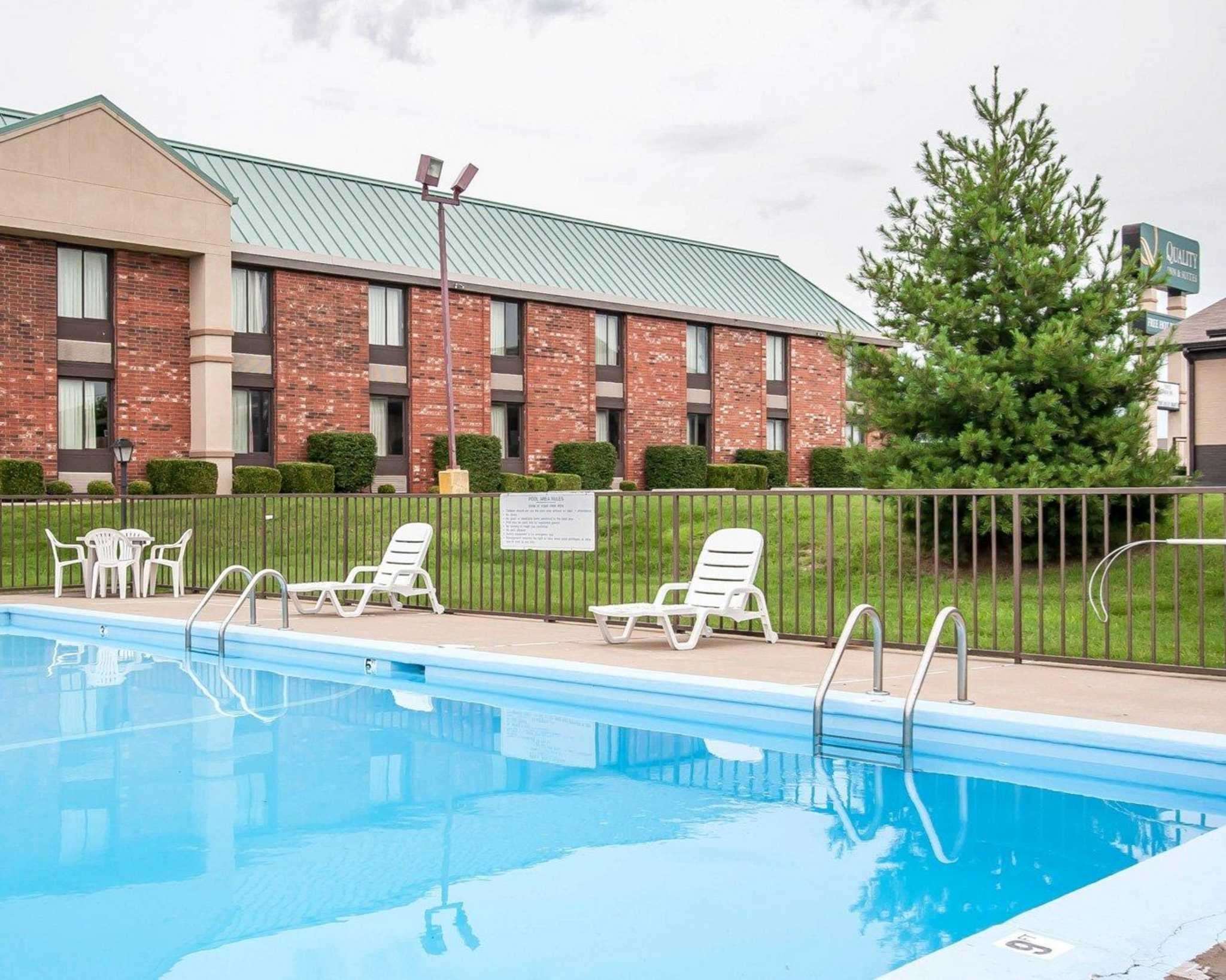 Outdoor pool with sundeck | Quality Inn & Suites North Springfield