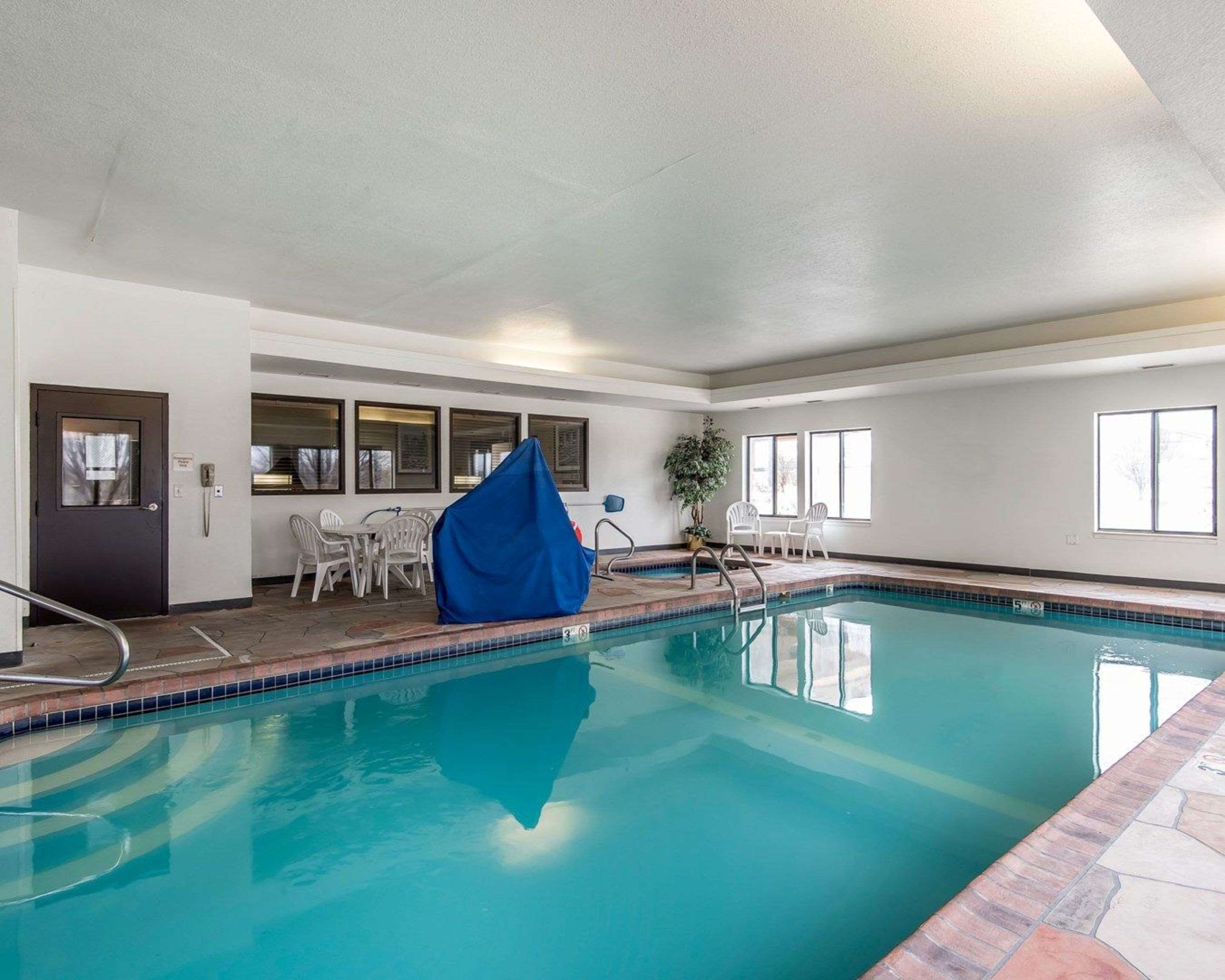 Indoor pool | Quality Inn & Suites Bethany