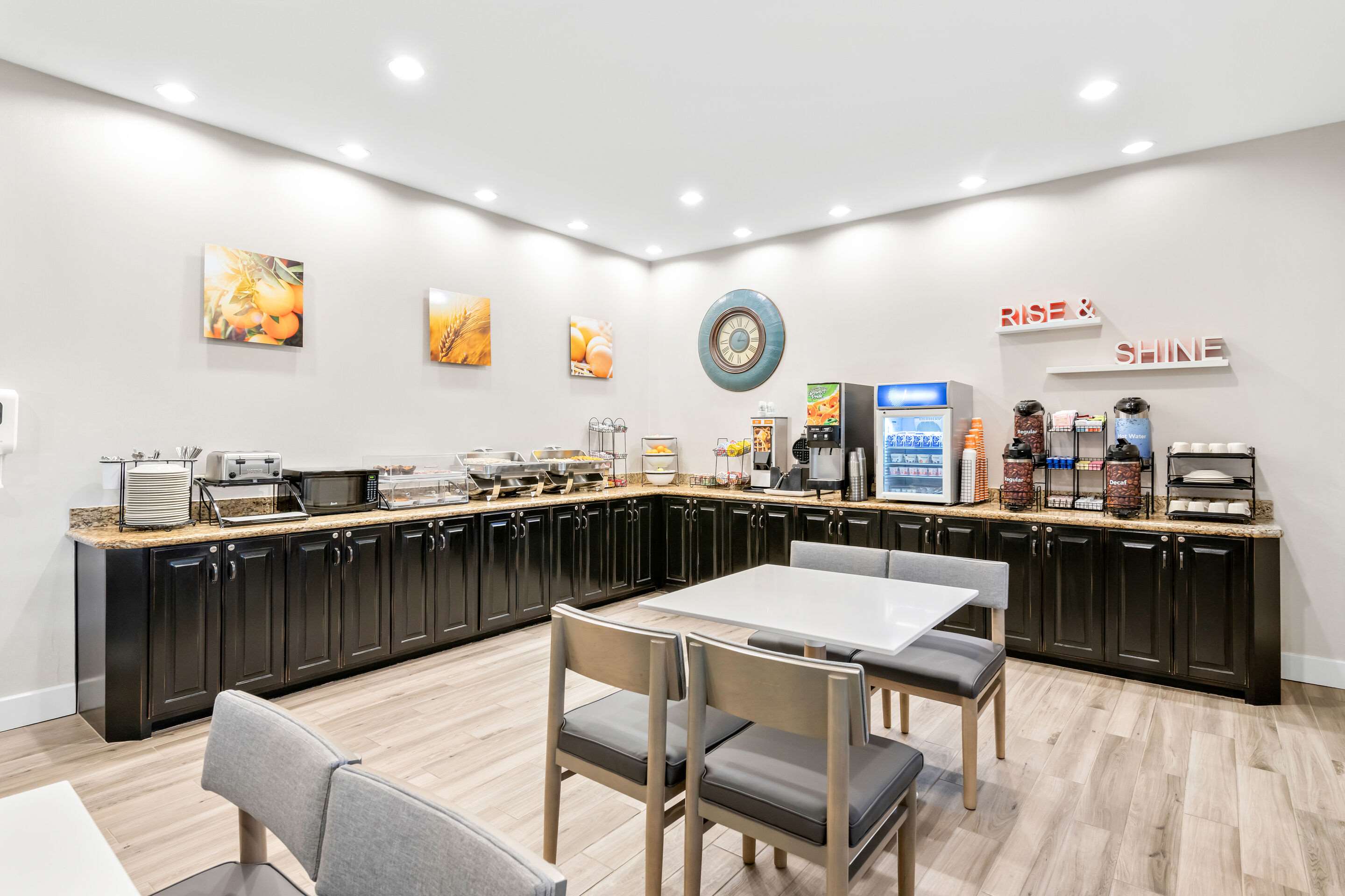 Breakfast area | Comfort Inn & Suites Chillicothe