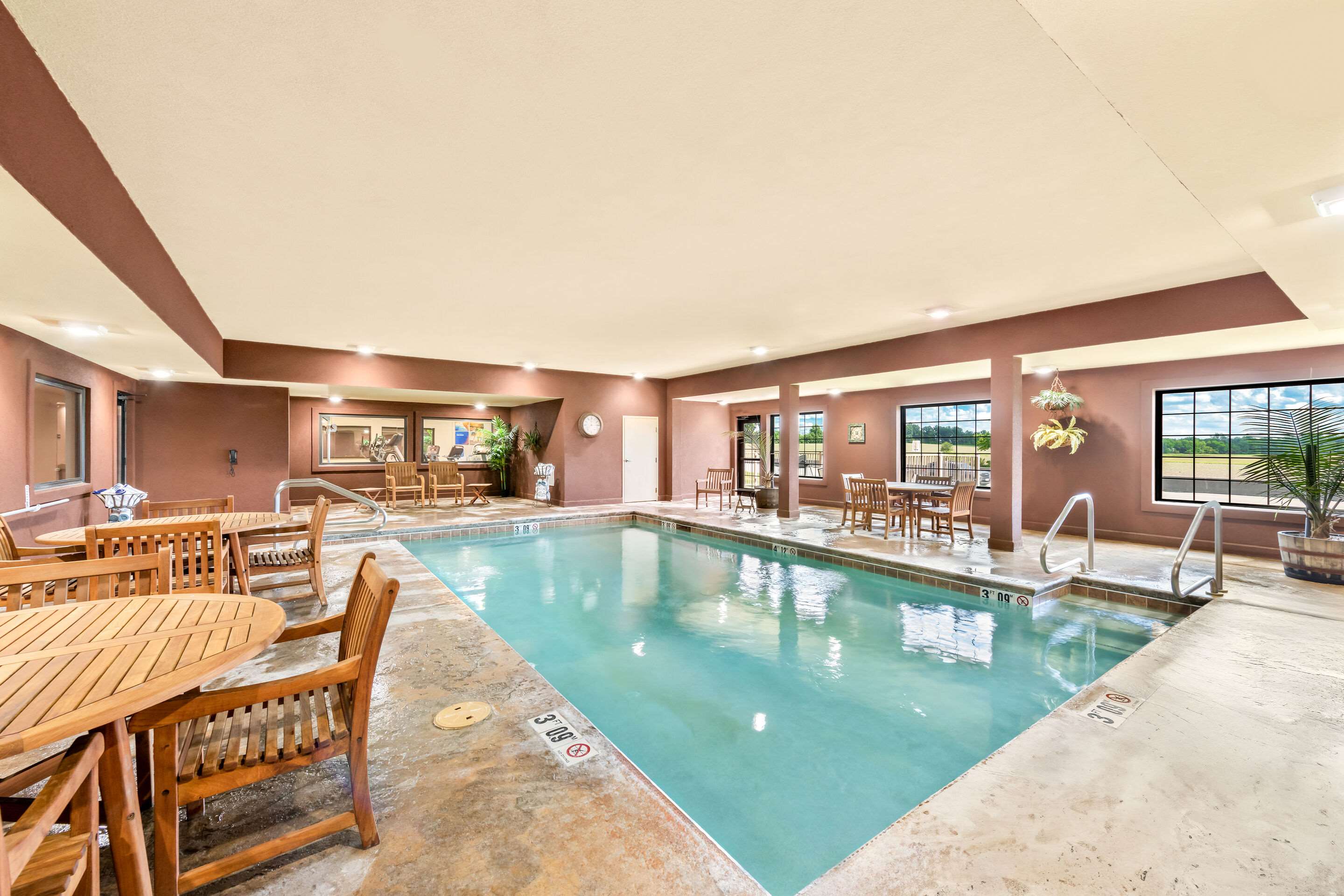 Indoor pool | Comfort Inn & Suites Chillicothe