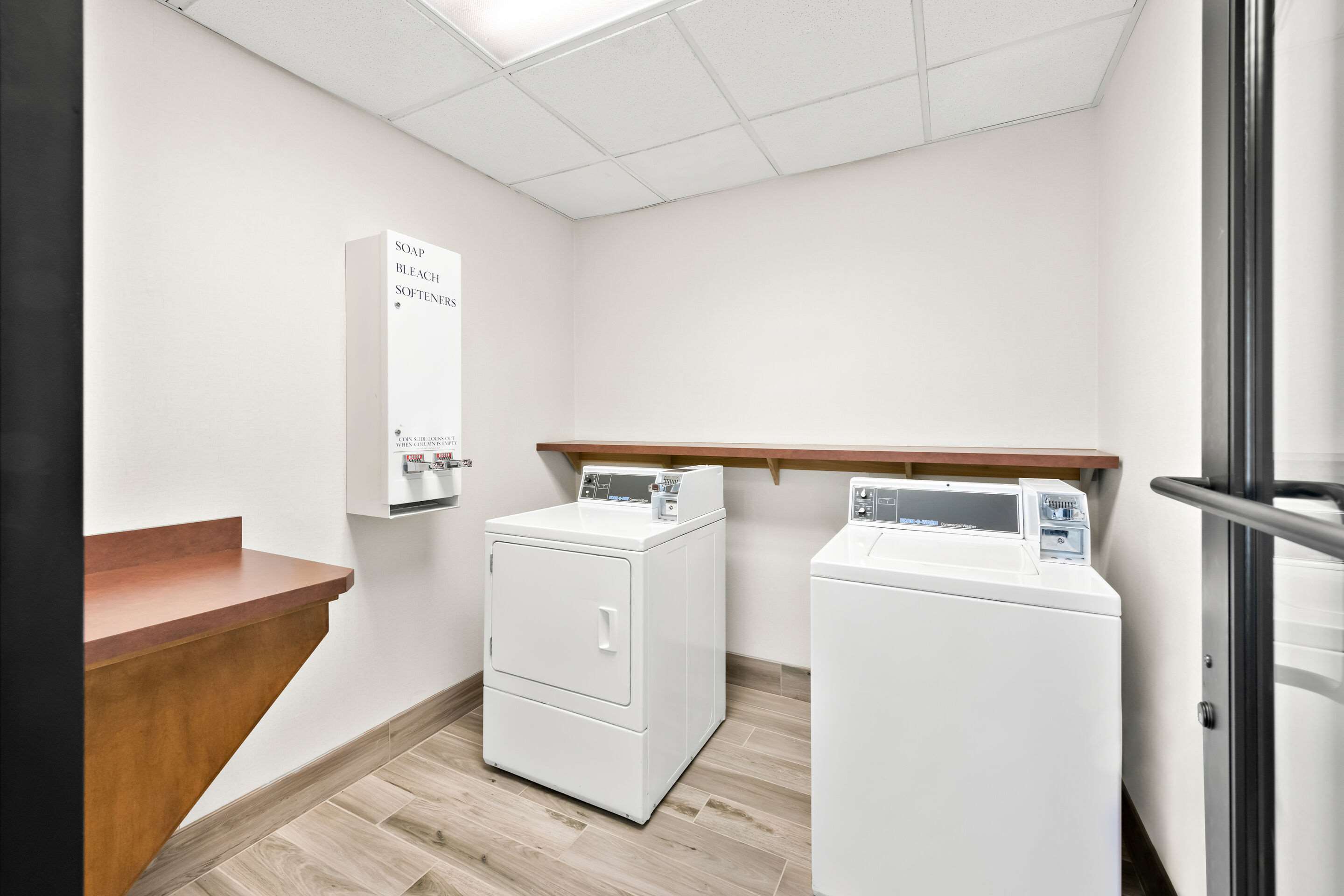 Guest laundry facilities | Comfort Inn & Suites Chillicothe