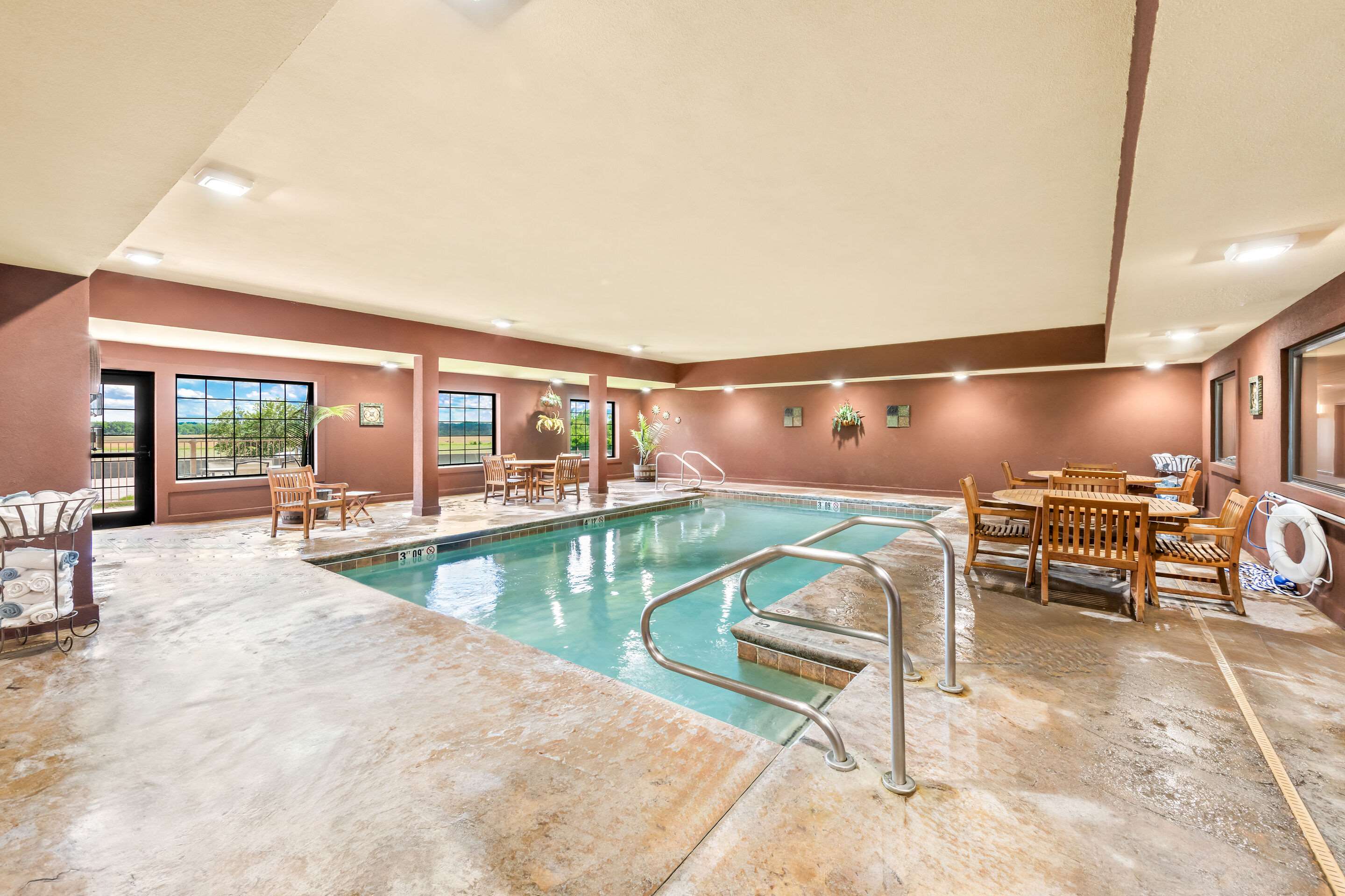 Indoor pool | Comfort Inn & Suites Chillicothe