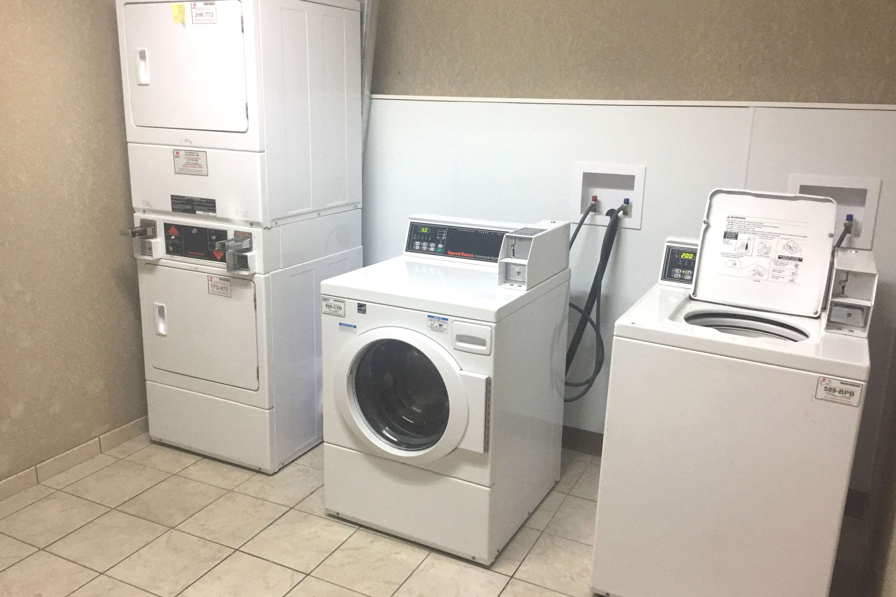 Guest laundry facilities | Comfort Inn Lees Summit @ Hwy 50 & Hwy 291