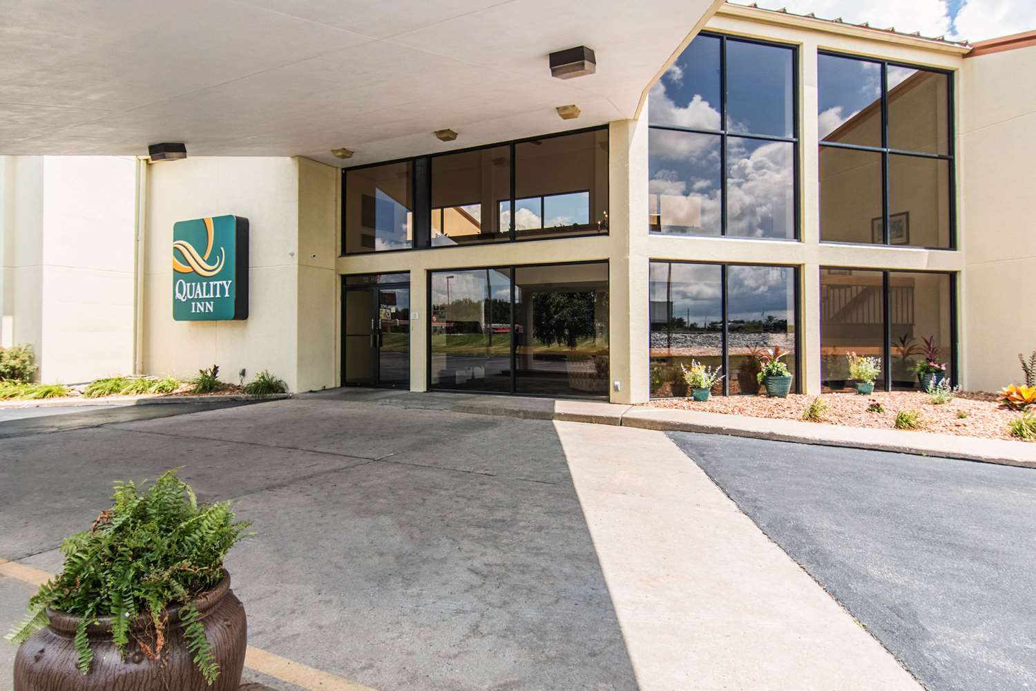 Quality Inn Foristell I70, Exit 203, MO See Discounts