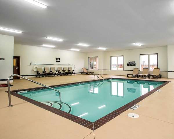 Pool - Econo Lodge Anderson - I-49, Exit 10