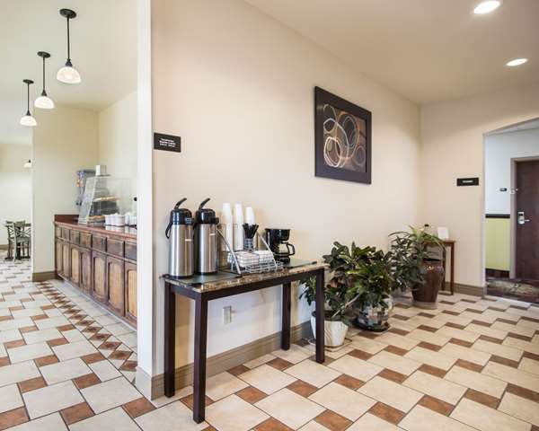 Amenities - Econo Lodge Anderson - I-49, Exit 10