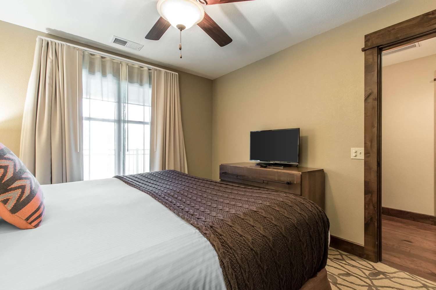 Bluegreen Vacations Paradise Point Resort Hollister, MO See Discounts