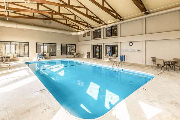 Pool - Quality Inn West Plains