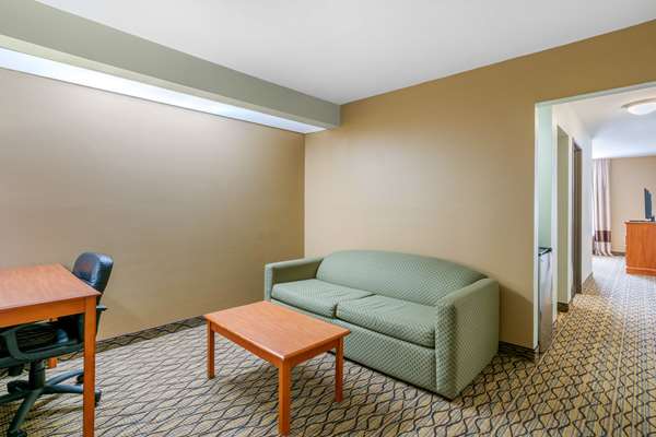 Suite - Quality Inn & Suites Jefferson City